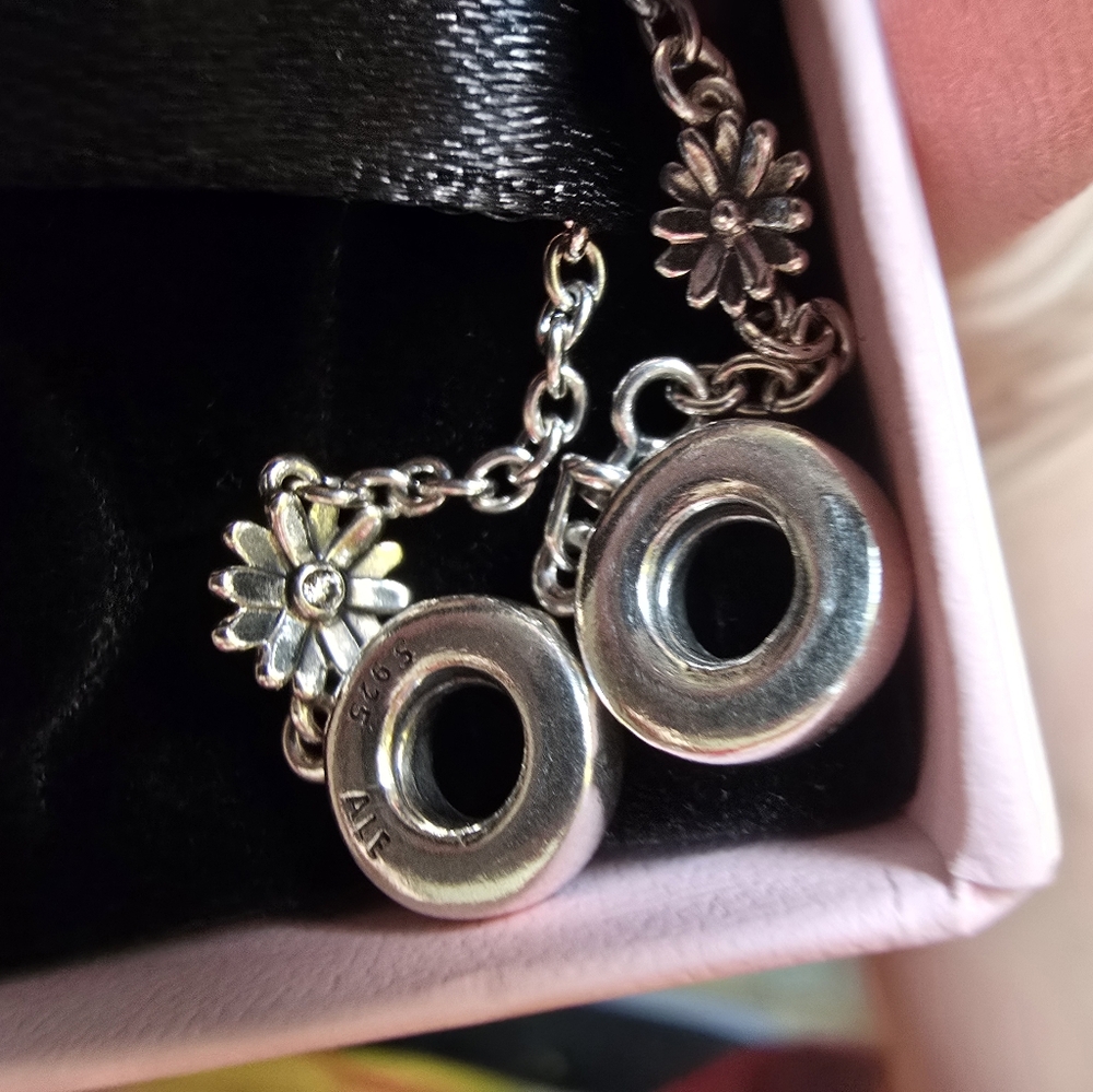 PANDORA Daisy SAFETY CHAIN. Brand NEW in Box.